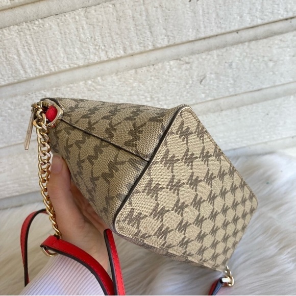 MICHAEL KORS Signature Red Stripe Dome
Crossbody Raven Bedford Jet Set - Picture 11 of 11